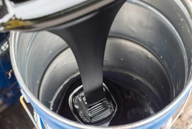 THICKENER FOR RUBBERIZED BITUMEN